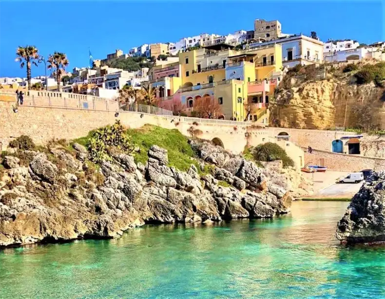 Castro: guida pratica tra mare e grotte