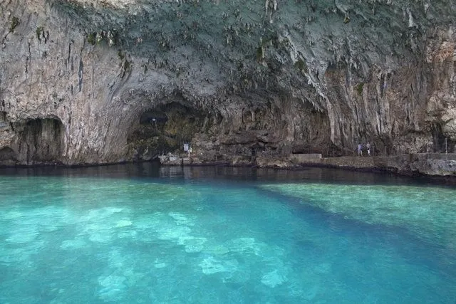 Grotta del Diavolo: L’Anfratto Misterioso dove il Mare Canta nel Salento [GUIDA]
